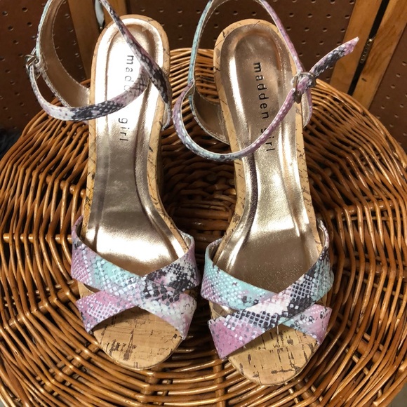 Madden girl - Picture 2 of 7